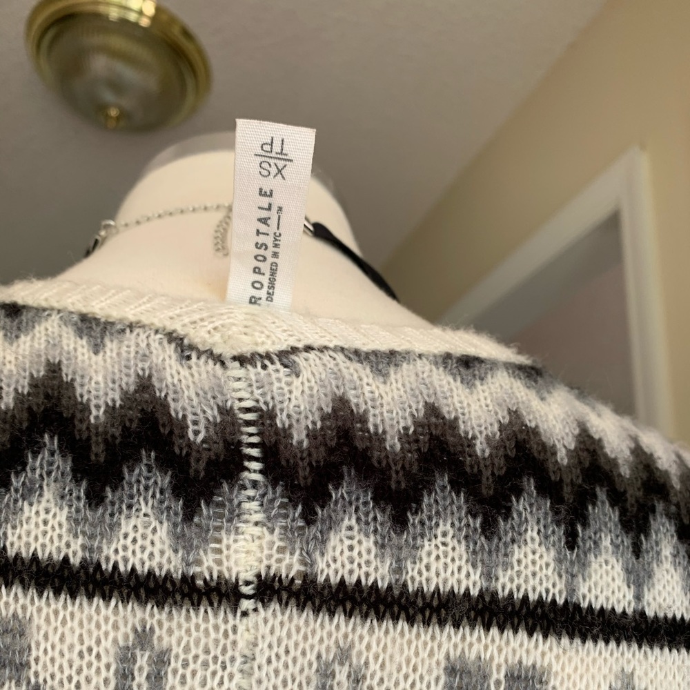 🌟Aeropostale Cardigan- Aztec pattern - Picture 5 of 7